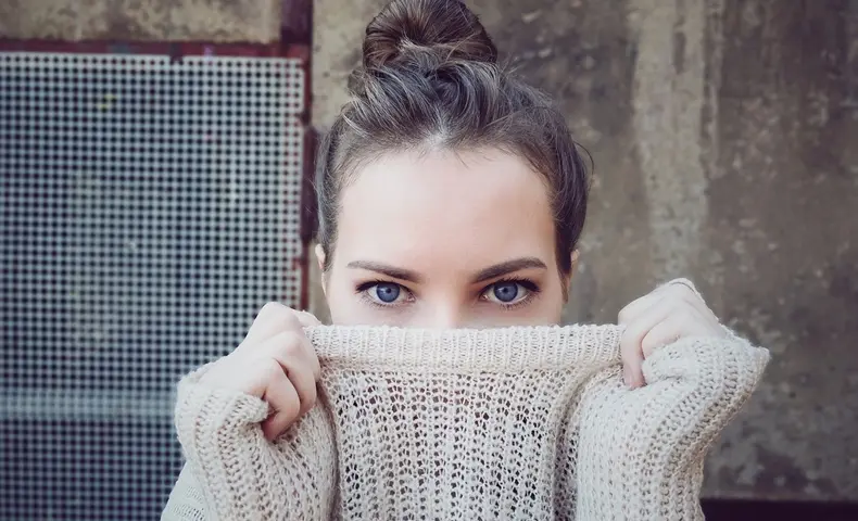 嫌悪感を示す女性